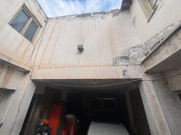 Venta casa esquina 2 plantas a reciclar Las Heras.