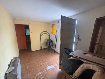Venta casa esquina 2 plantas a reciclar Las Heras.