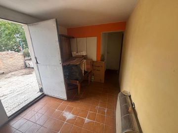 Venta casa esquina 2 plantas a reciclar Las Heras.