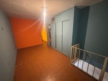 Venta casa esquina 2 plantas a reciclar Las Heras.