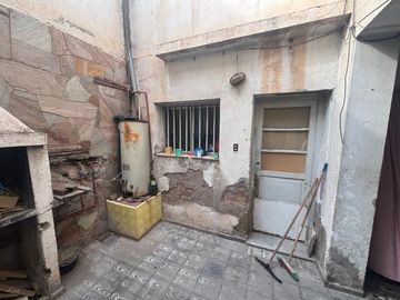 Venta casa esquina 2 plantas a reciclar Las Heras.