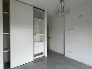 Dpto 2 amb Balcón con RENTA. 7º Brickell. Tigre.