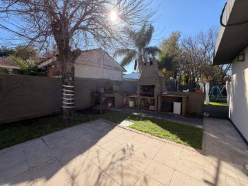 CASA EN EXCELENTE ESTADO ADROGUE APTA CREDITO