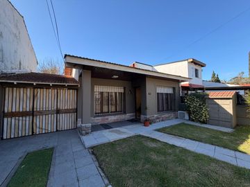 CASA EN EXCELENTE ESTADO ADROGUE APTA CREDITO
