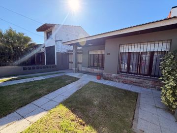 CASA EN EXCELENTE ESTADO ADROGUE APTA CREDITO