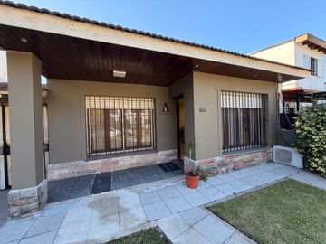 CASA EN EXCELENTE ESTADO ADROGUE APTA CREDITO