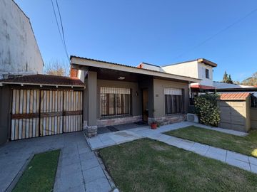 CASA EN EXCELENTE ESTADO ADROGUE APTA CREDITO