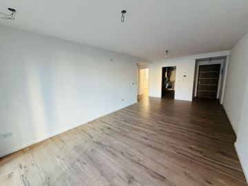 Depto 3 ambientes con cochera y patio venta Lomas