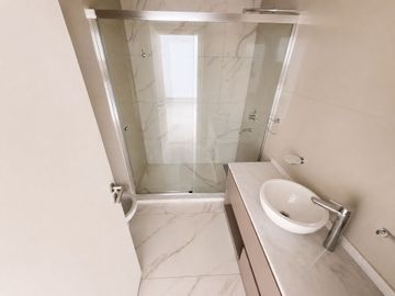 Depto 3 ambientes con cochera y patio venta Lomas