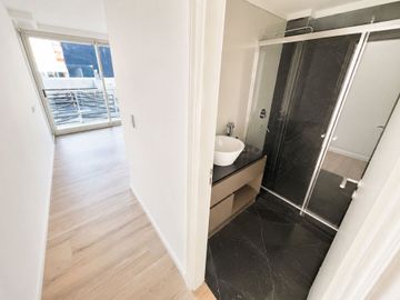 Depto 3 ambientes con cochera y patio venta Lomas