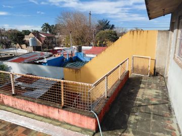 Venta casa 4 amb, en Lomas de Zamora + Local