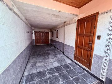 Casa de 6 Amb en Venta Lomas de Zamora con pileta
