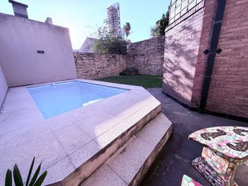 Casa de 6 Amb en Venta Lomas de Zamora con pileta