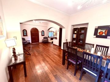 Casa de 6 Amb en Venta Lomas de Zamora con pileta