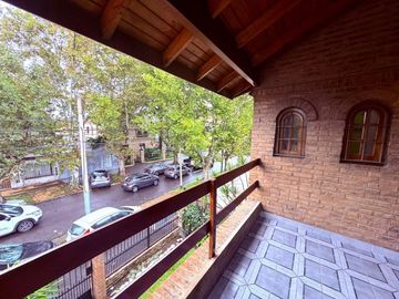 Casa de 6 Amb en Venta Lomas de Zamora con pileta
