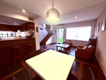 Casa de 6 Amb en Venta Lomas de Zamora con pileta