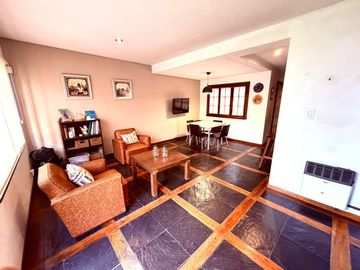 Casa de 6 Amb en Venta Lomas de Zamora con pileta