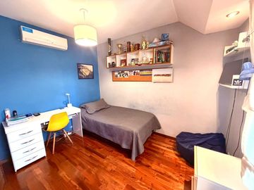 Casa de 6 Amb en Venta Lomas de Zamora con pileta