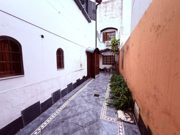 Casa de 6 Amb en Venta Lomas de Zamora con pileta
