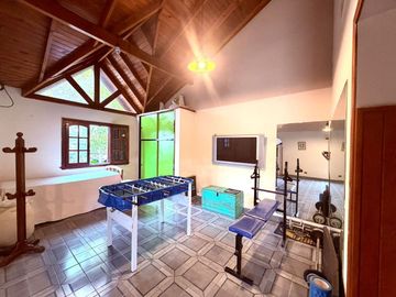 Casa de 6 Amb en Venta Lomas de Zamora con pileta