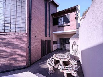 Casa de 6 Amb en Venta Lomas de Zamora con pileta