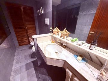 Casa de 6 Amb en Venta Lomas de Zamora con pileta