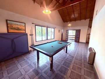 Casa de 6 Amb en Venta Lomas de Zamora con pileta