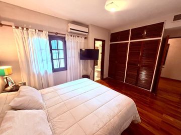 Casa de 6 Amb en Venta Lomas de Zamora con pileta