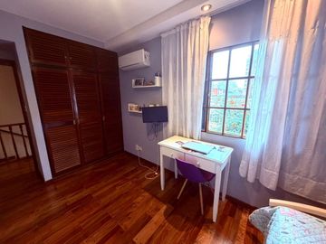 Casa de 6 Amb en Venta Lomas de Zamora con pileta