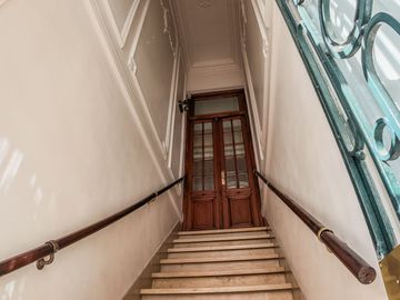 VENTA CASA + 2 LOCALES A PASOS DE AV CABILDO
