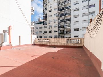 VENTA CASA + 2 LOCALES A PASOS DE AV CABILDO