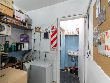 VENTA CASA + 2 LOCALES A PASOS DE AV CABILDO