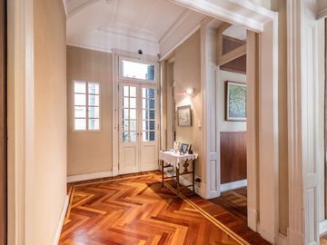 VENTA CASA + 2 LOCALES A PASOS DE AV CABILDO
