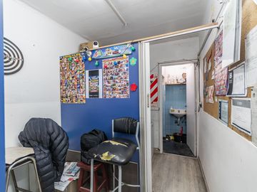 VENTA CASA + 2 LOCALES A PASOS DE AV CABILDO