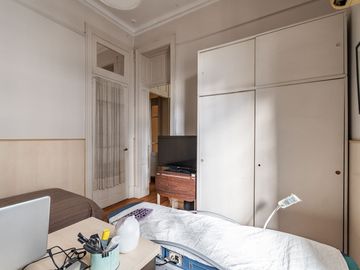 VENTA CASA + 2 LOCALES A PASOS DE AV CABILDO