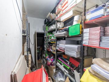VENTA CASA + 2 LOCALES A PASOS DE AV CABILDO
