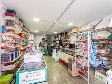 VENTA CASA + 2 LOCALES A PASOS DE AV CABILDO
