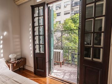 VENTA CASA + 2 LOCALES A PASOS DE AV CABILDO