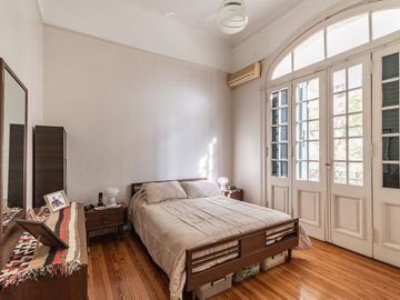 VENTA CASA + 2 LOCALES A PASOS DE AV CABILDO