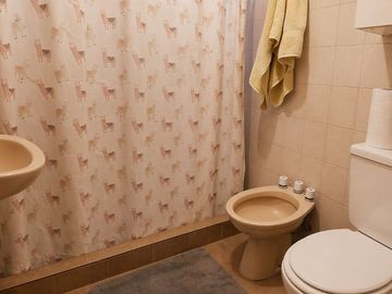 VENTA CASA 5 DORMITORIOS C/DPTO -PILETA Guaymallén