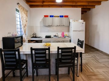 VENTA CASA 5 DORMITORIOS C/DPTO -PILETA Guaymallén