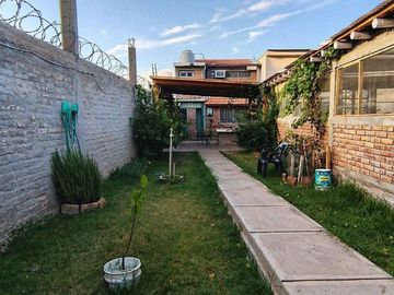 VENTA CASA 5 DORMITORIOS C/DPTO -PILETA Guaymallén