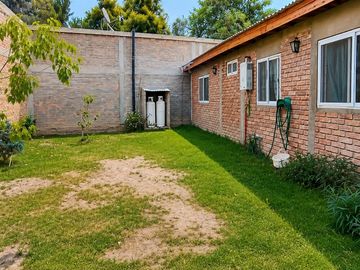 VENTA CASA 5 DORMITORIOS C/DPTO -PILETA Guaymallén