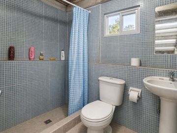 VENTA CASA 5 DORMITORIOS C/DPTO -PILETA Guaymallén