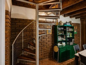 VENTA CASA 5 DORMITORIOS C/DPTO -PILETA Guaymallén
