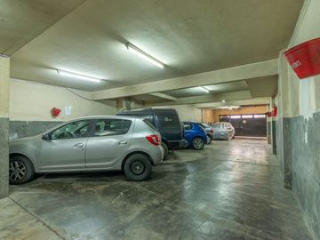 VENTA COCHERA CUBIERTA VERSALLES