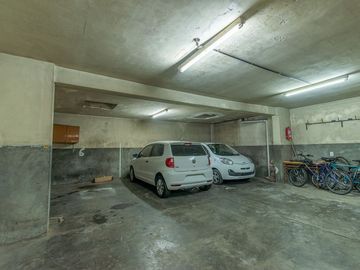 VENTA COCHERA CUBIERTA VERSALLES