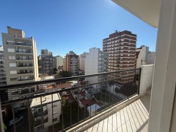 Muy luminoso 2 ambientes con balcón