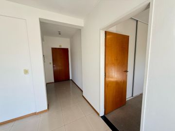 Muy luminoso 2 ambientes con balcón