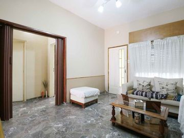 Casa 3amb con cochera y jardín en Villa Bosch